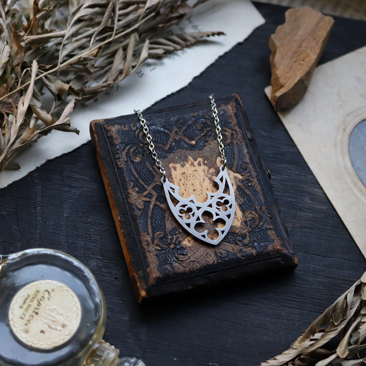 Archa Necklace
