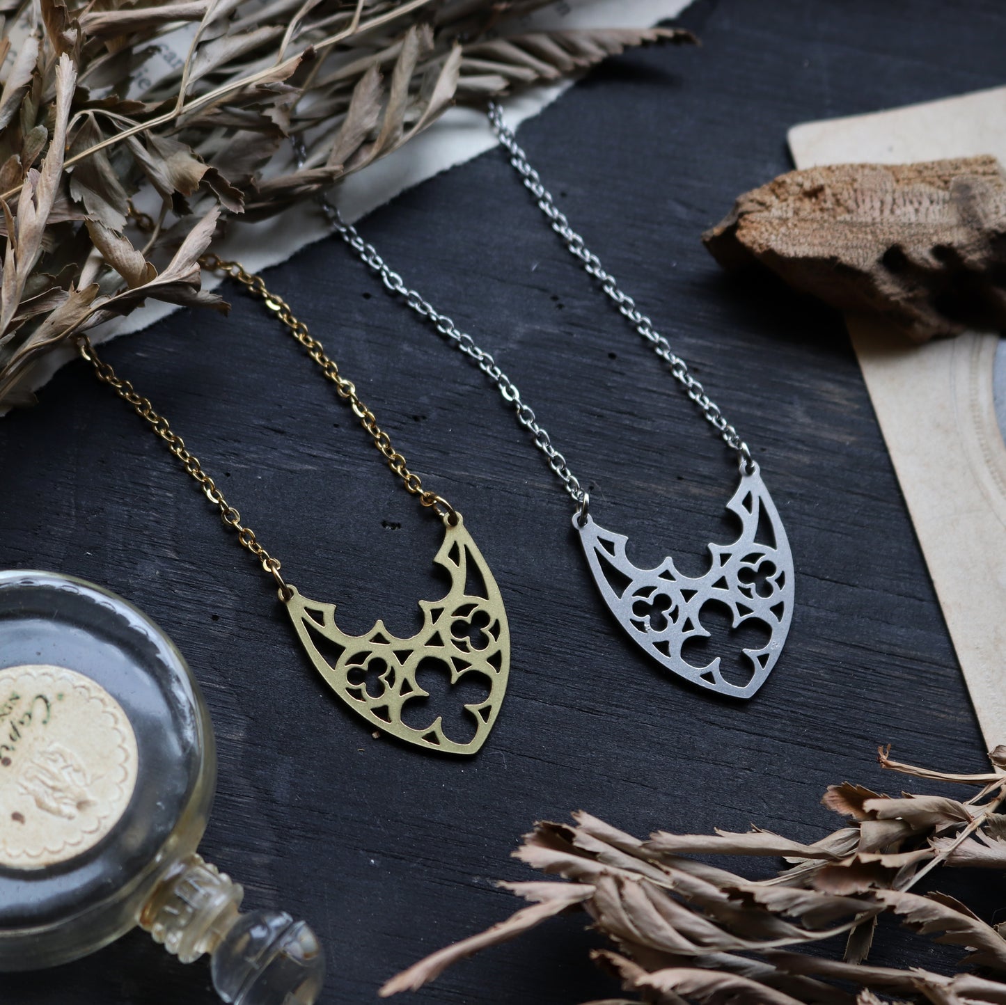 Archa Necklace